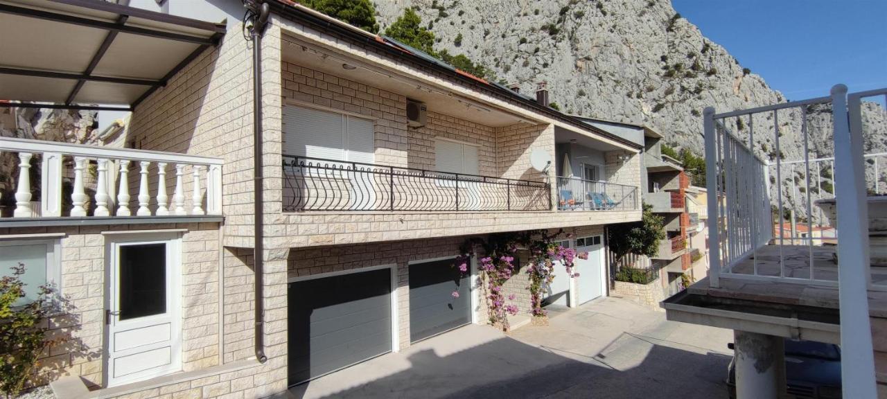 Apartment Adrian Omiš Kültér fotó
