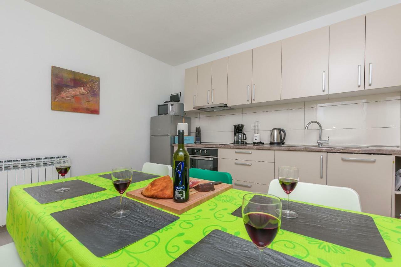 Apartment Adrian Omiš Kültér fotó
