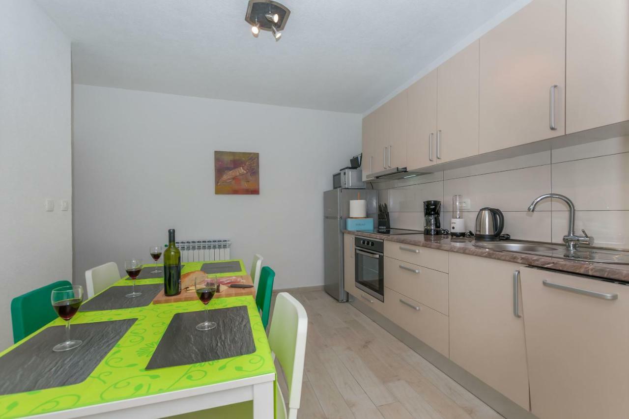 Apartment Adrian Omiš Kültér fotó